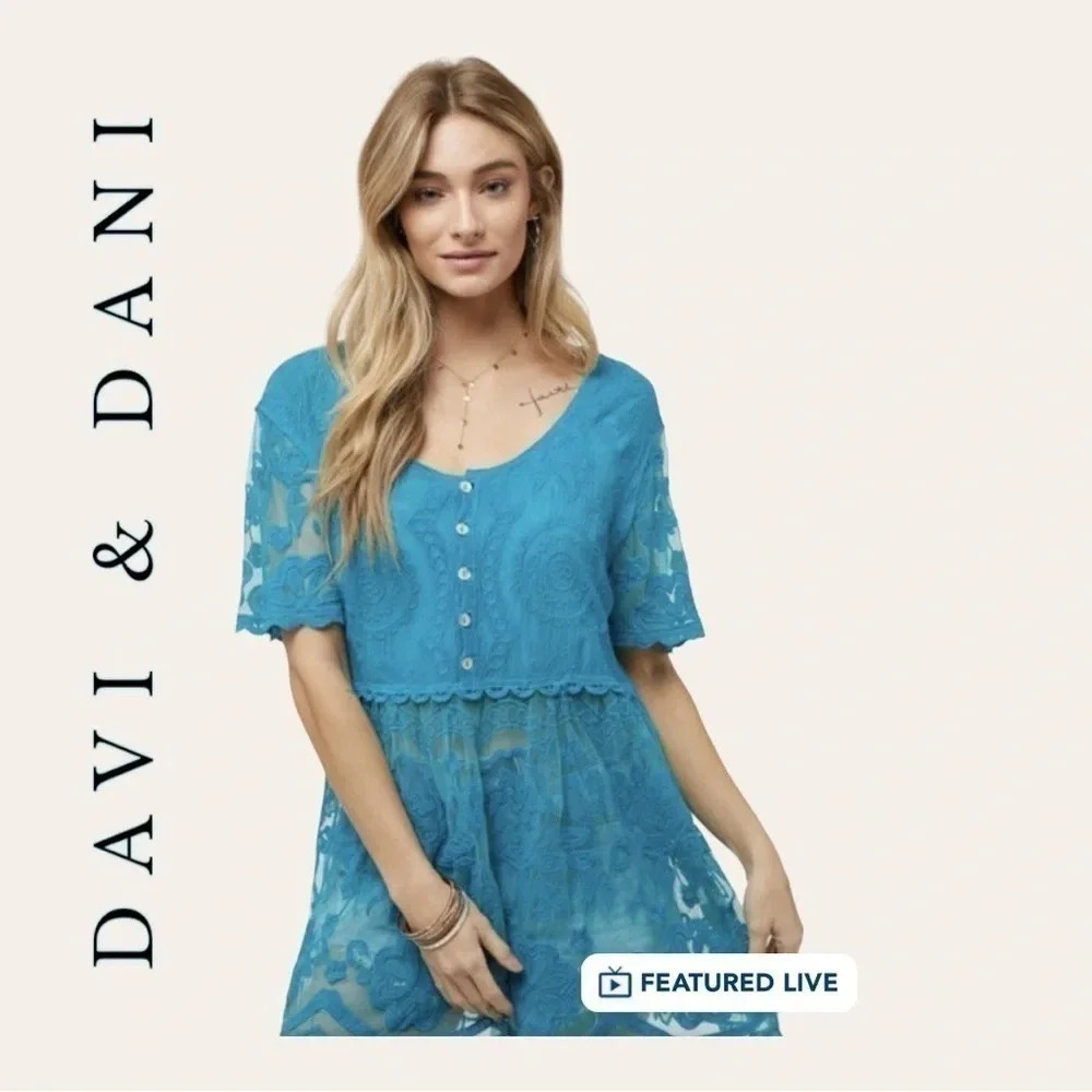 0983. DAVI & DANI SHORT SLEEVE TUNIC TOP EMBROIDERED AND LACE SIZE M/L